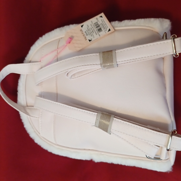 Miss Gwen's OMG Accessories Unicorn Backpack. 🦄 Fuzzy and Sparkly! - Picture 4 of 8